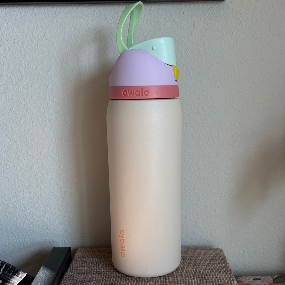 Owala 32oz in Desert Bloom